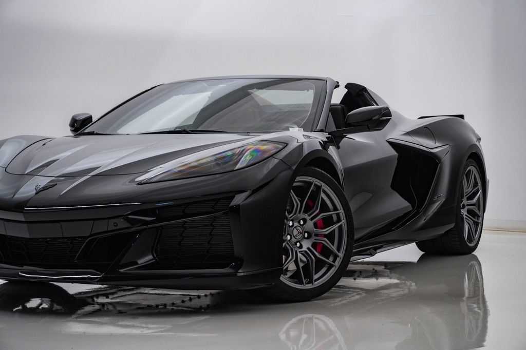 Used 2023 Chevrolet Corvette Z06 RWD image 2