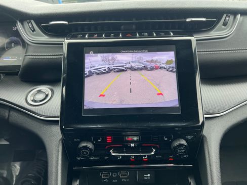 Used 2023 Jeep Grand Cherokee L Altitude image 29