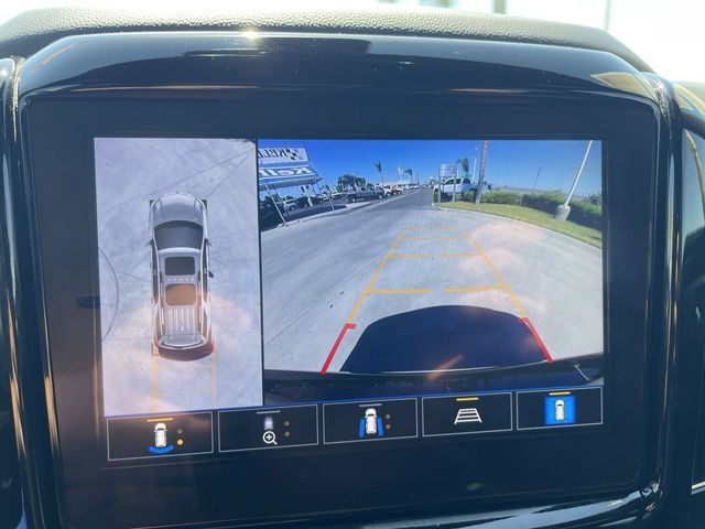 Used 2023 Chevrolet Traverse Premier FWD image 15