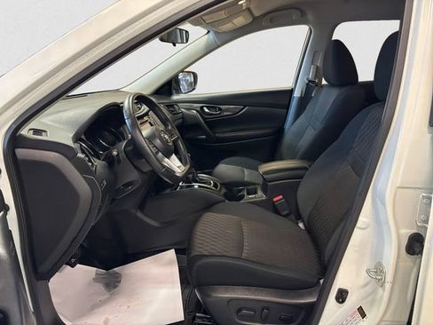 Used 2018 Nissan Rogue SV w/ Premium Package AWD/4WD image 9