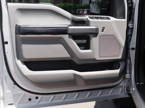 Used 2017 Ford F150 XLT image 14