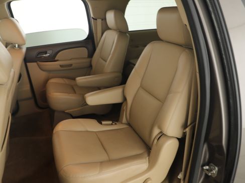 Used 2013 Chevrolet Suburban LTZ image 23