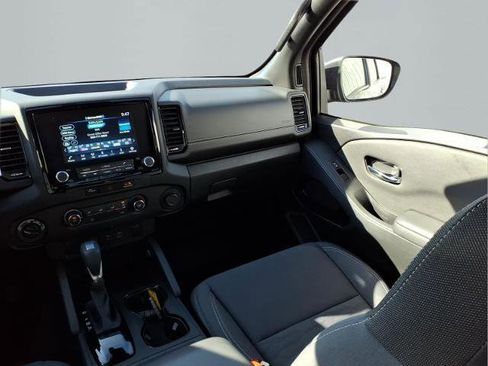 Used 2023 Nissan Frontier SV w/ Midnight Edition Package image 9