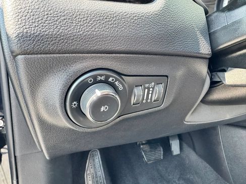 Used 2018 Jeep Compass Latitude w/ Popular Equipment Group AWD/4WD image 21