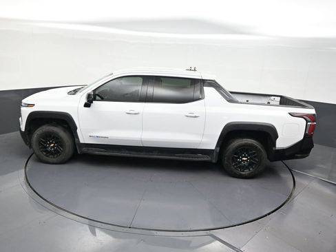 Used 2025 Chevrolet Silverado EV LT AWD/4WD image 17