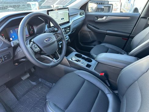 Used 2024 Ford Escape SE image 10