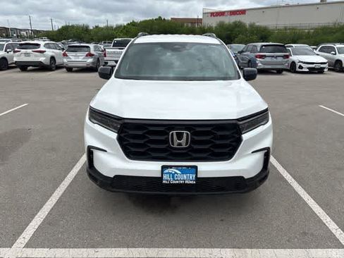 Used 2025 Honda Pilot Sport image 8