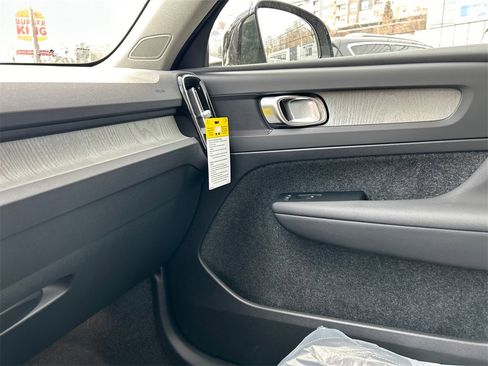 New 2026 Volvo XC40 B5 Core w/ Protection Package Premier image 21