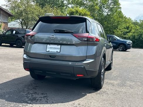 Used 2025 Nissan Rogue SV FWD image 15