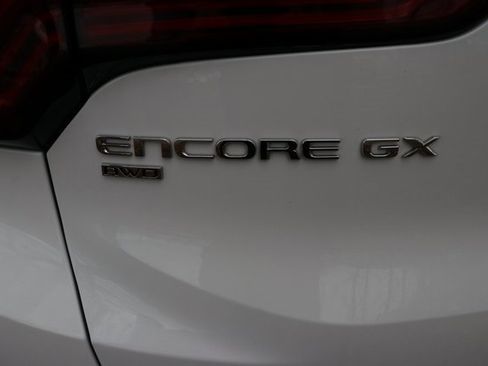 Used 2024 Buick Encore GX Sport Touring image 7