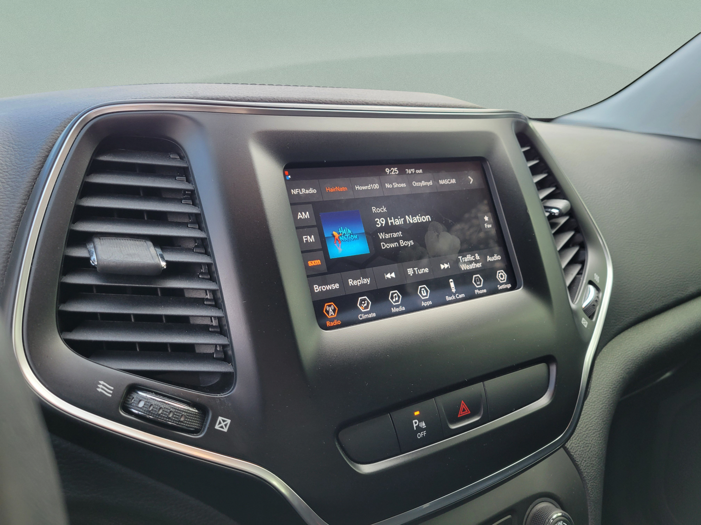 Used 2020 Jeep Cherokee Latitude Plus FWD image 20
