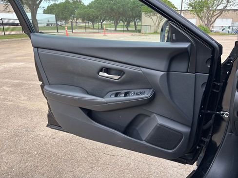 Used 2025 Nissan Sentra SV image 18