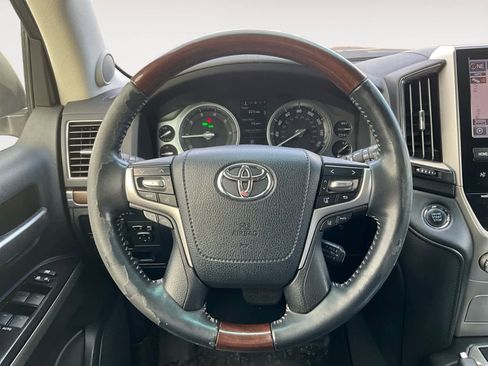 Used 2016 Toyota Land Cruiser image 16