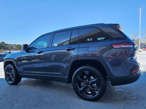 Used 2023 Jeep Grand Cherokee Altitude image 5