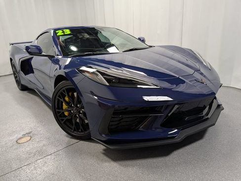 Used 2025 Chevrolet Corvette Stingray Premium Cpe w/ Z51 Performance Package RWD image 2