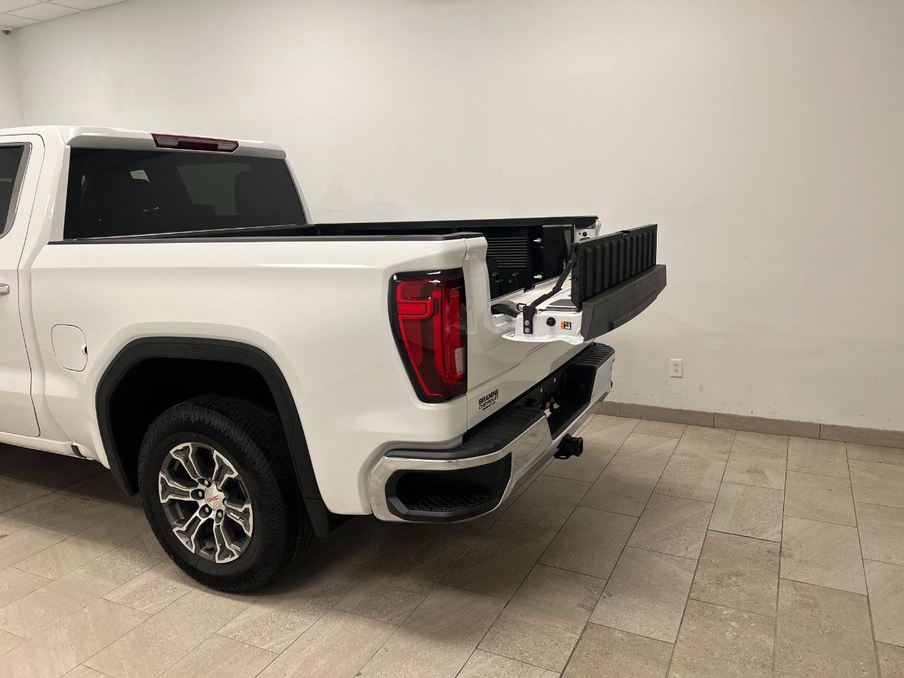 Used 2026 GMC Sierra 1500 SLT RWD image 20