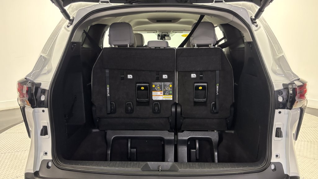 Certified 2026 Toyota Sienna LE FWD image 39
