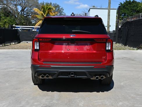 Used 2025 Ford Explorer ST image 4