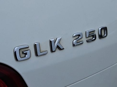Used 2014 Mercedes-Benz GLK 250 BlueTEC 4MATIC image 12