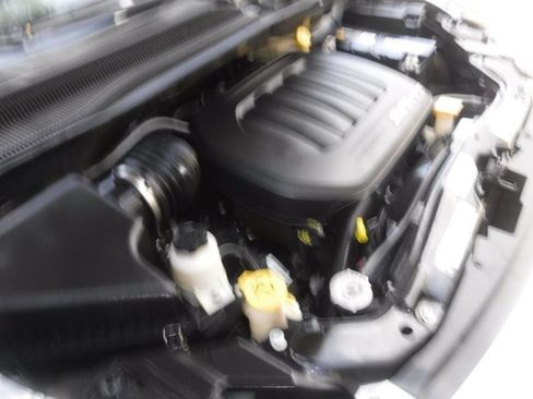 Used 2012 Chrysler Town & Country Touring-L w/ Premium Group FWD image 22