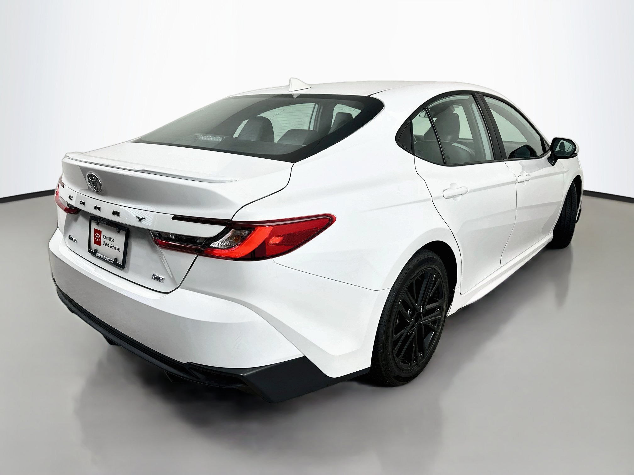 Used 2025 Toyota Camry SE FWD image 7
