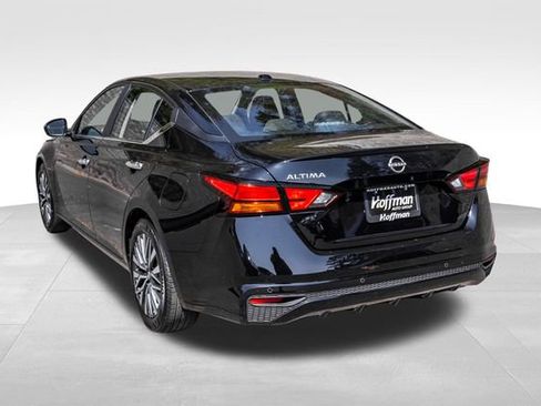 Used 2025 Nissan Altima 2.5 SV FWD image 9