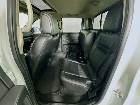 Used 2024 Nissan Frontier SL w/ Technology Package image 27