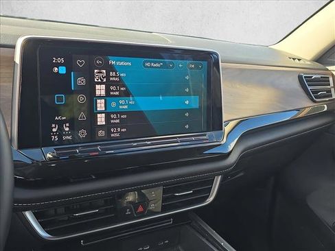 Used 2024 Volkswagen Atlas SE image 11