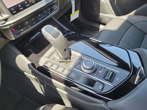 Used 2024 Maserati Levante GT Ultima image 12