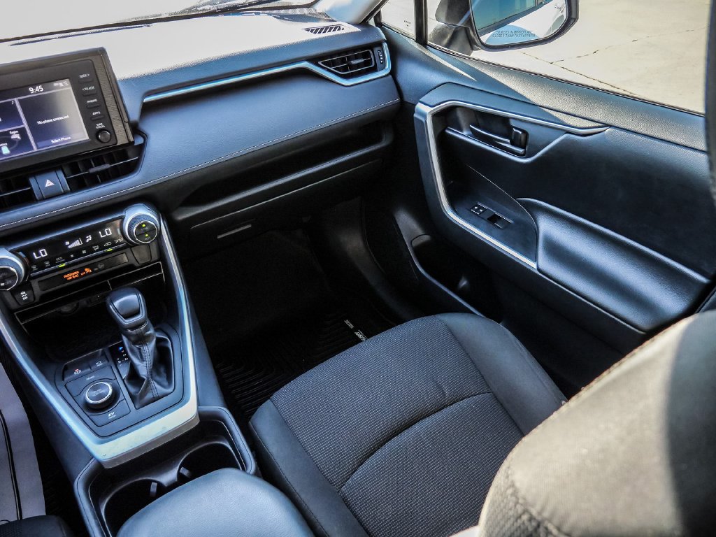 Used 2019 Toyota RAV4 LE AWD/4WD image 30