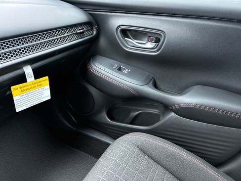 Certified 2026 Honda HR-V Sport image 31