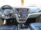 Used 2023 Chrysler Pacifica Touring-L FWD image 4