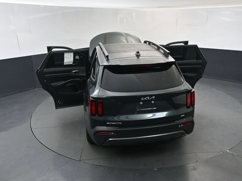 Certified 2023 Kia Sorento S w/ Panoramic Sunroof Package AWD/4WD image 18