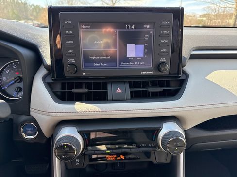 Used 2020 Toyota RAV4 XLE w/ Convenience Package image 12