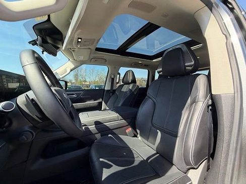 Certified 2025 INFINITI QX80 Sensory image 18