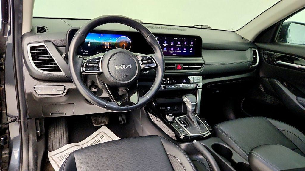 Used 2024 Kia Seltos EX FWD image 11