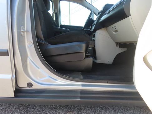 Used 2016 Dodge Grand Caravan American Value Package w/ UConnect Hands-Free Group FWD image 18