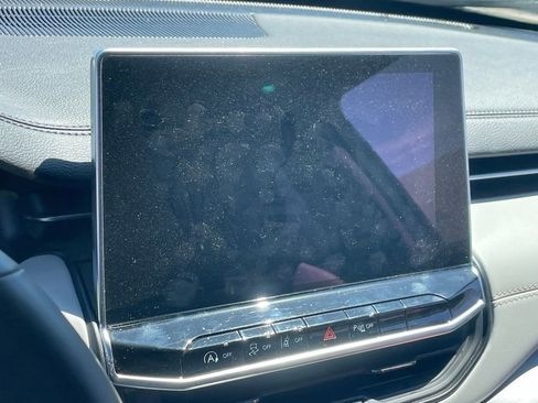 Used 2025 Jeep Compass Limited image 10