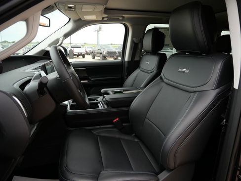 New 2026 Ford Expedition Platinum w/ Driver's Package AWD/4WD image 17