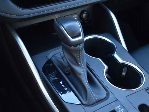 Used 2023 Toyota Highlander L image 27