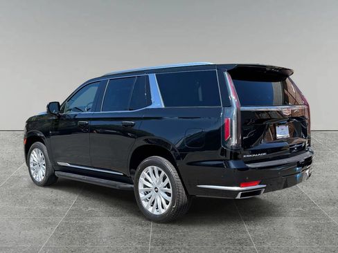 Used 2024 Cadillac Escalade Luxury AWD/4WD image 12