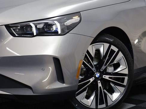 New 2026 BMW i5 eDrive40 w/ Premium Package AWD/4WD image 4