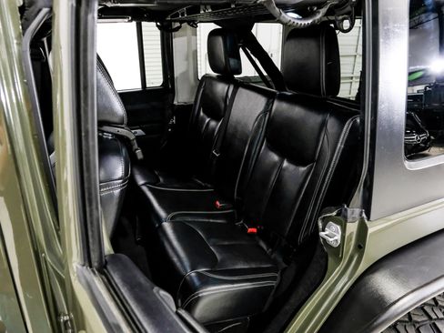 Used 2015 Jeep Wrangler Unlimited Rubicon w/ Connectivity Group AWD/4WD image 23