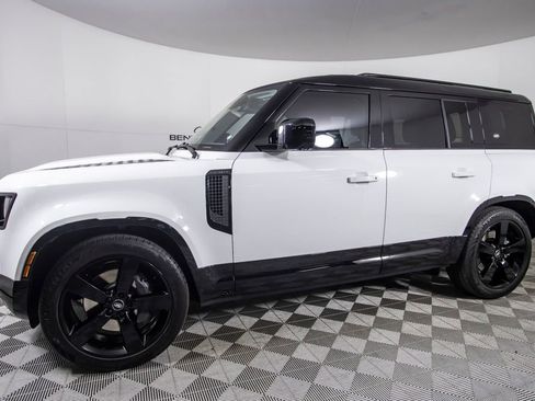 Used 2024 Land Rover Defender 110 X-Dynamic SE AWD/4WD image 14