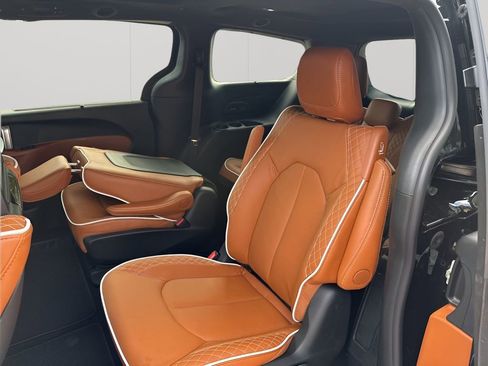 New 2026 Chrysler Pacifica Pinnacle image 19