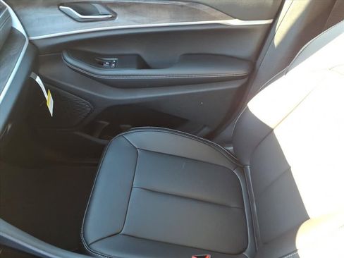 New 2025 Jeep Grand Cherokee L Limited image 32