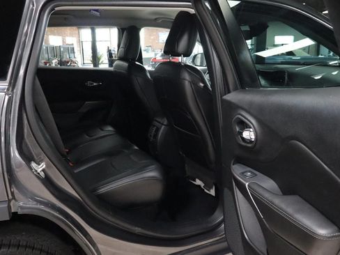 Used 2019 Jeep Cherokee Limited AWD/4WD image 31