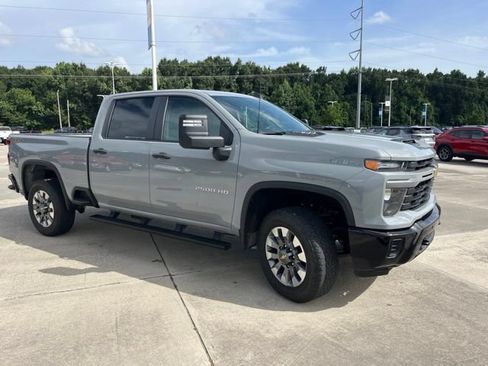 Used 2025 Chevrolet Silverado 2500 Custom w/ Custom Value Package AWD/4WD image 8