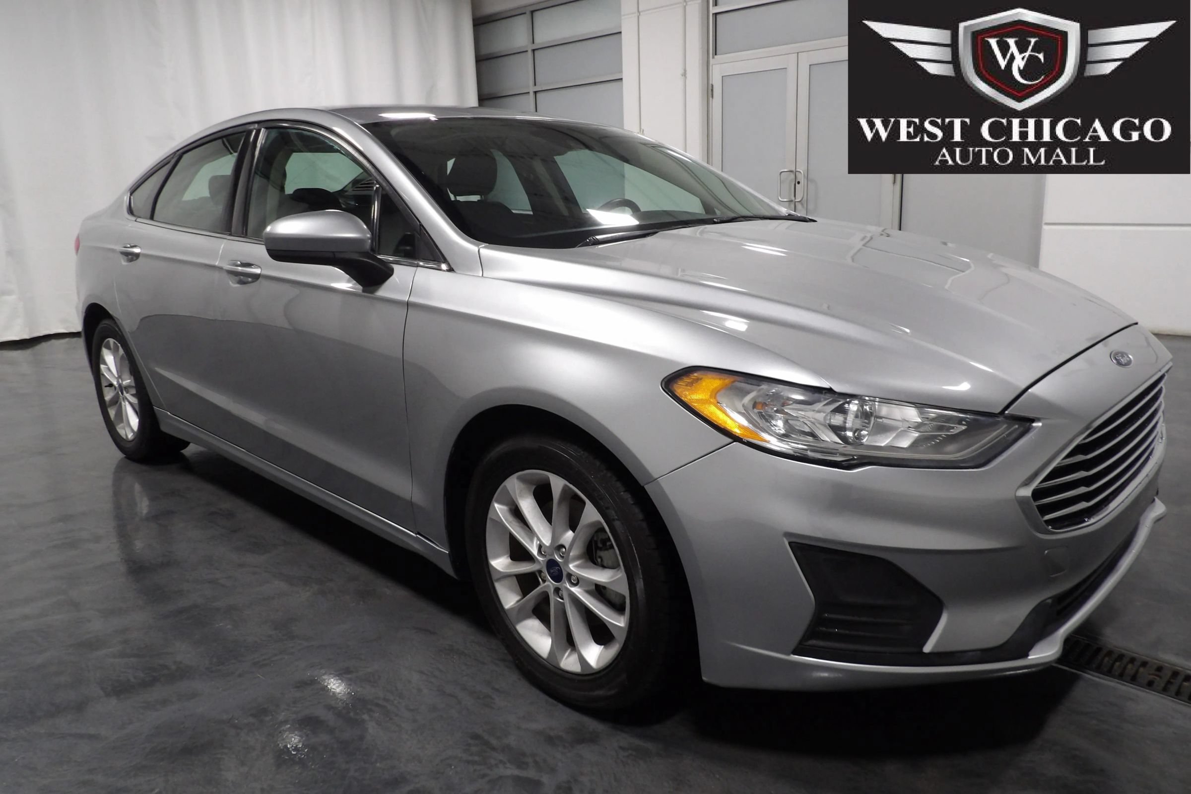 Used 2020 Ford Fusion SE FWD image 1