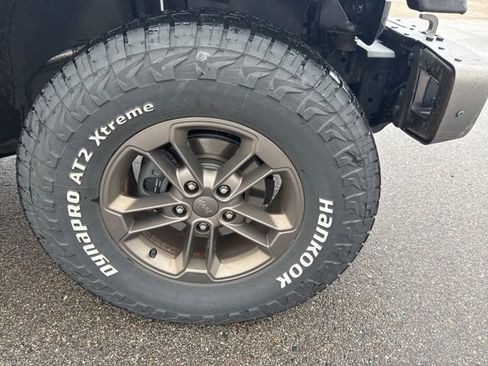 Used 2016 Jeep Wrangler Unlimited Sahara image 8